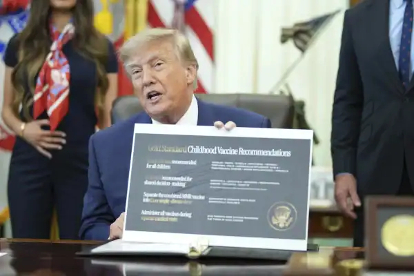 Trump assina ordem executiva para reformular recomendações de vacinação infantil nos EUA