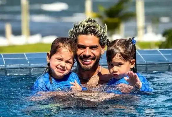 Zé Felipe informa recuperação de Maria Alice e Maria Flor após cirurgias