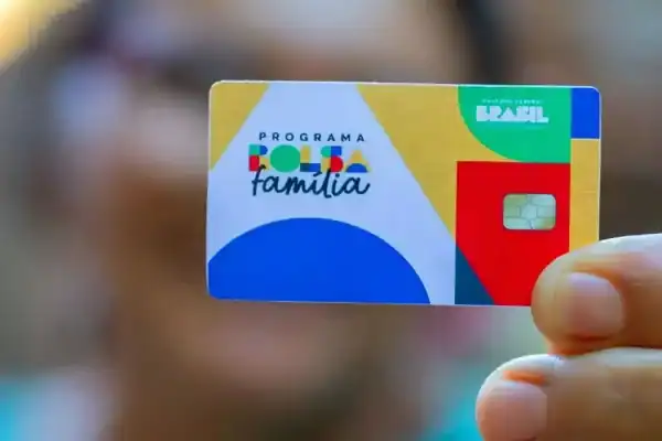 Bolsa Família inicia repasses de agosto com adicional de R$ 750