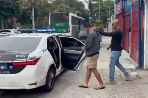 Pai é detido suspeito de agredir filho de três meses
