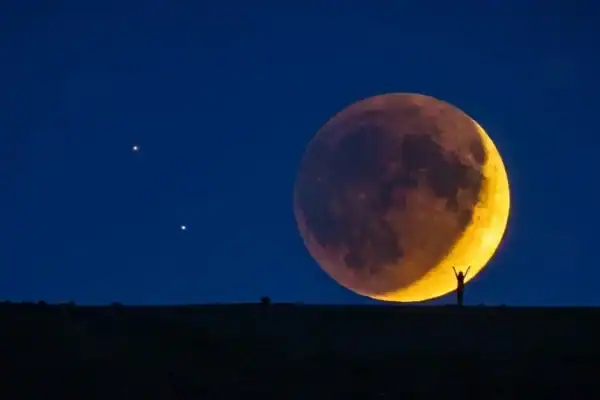 Eclipse lunar será visível no Brasil nesta semana