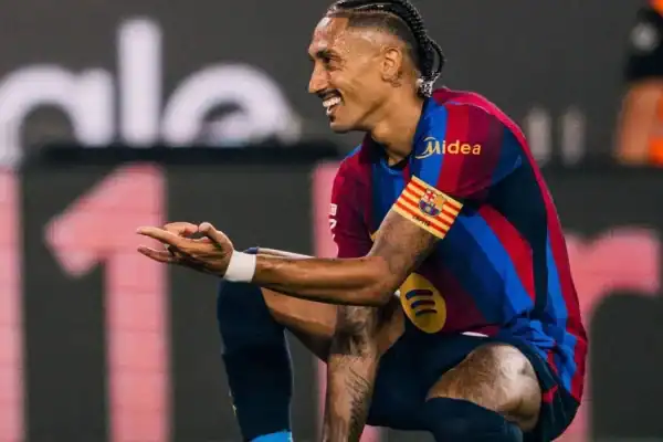Barcelona desperdiça várias chances, mas bate Athletic Bilbao por 2 a 0 com Raphinha e Ferrín
