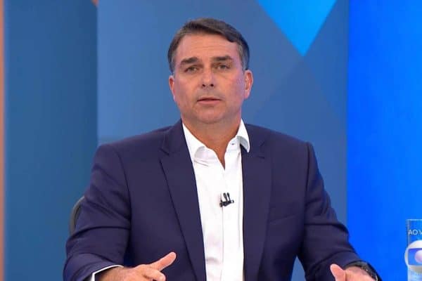 Flávio Bolsonaro anuncia Claudio Lottenberg como futuro ministro da Saúde se eleito