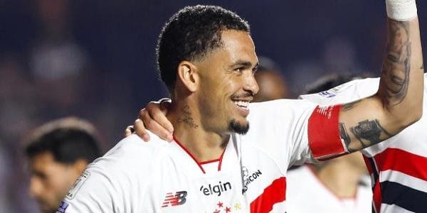 Luciano celebra triunfo em fase conturbada do São Paulo: ‘Pior momento de sua história’