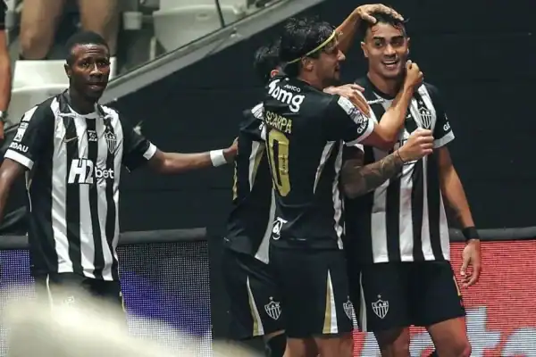 Atlético-MG aposta em elenco alternativo e supera o Vitória antes de duelo da Copa do Brasil