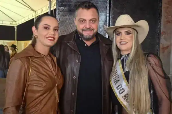 Rainha de rodeio revela segredo amoroso com marido e irmã gêmea