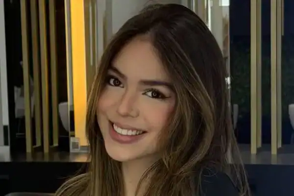 Cantora Melody nega boato de virgindade aos 19 anos e desmente rivalidade com Ana Castela