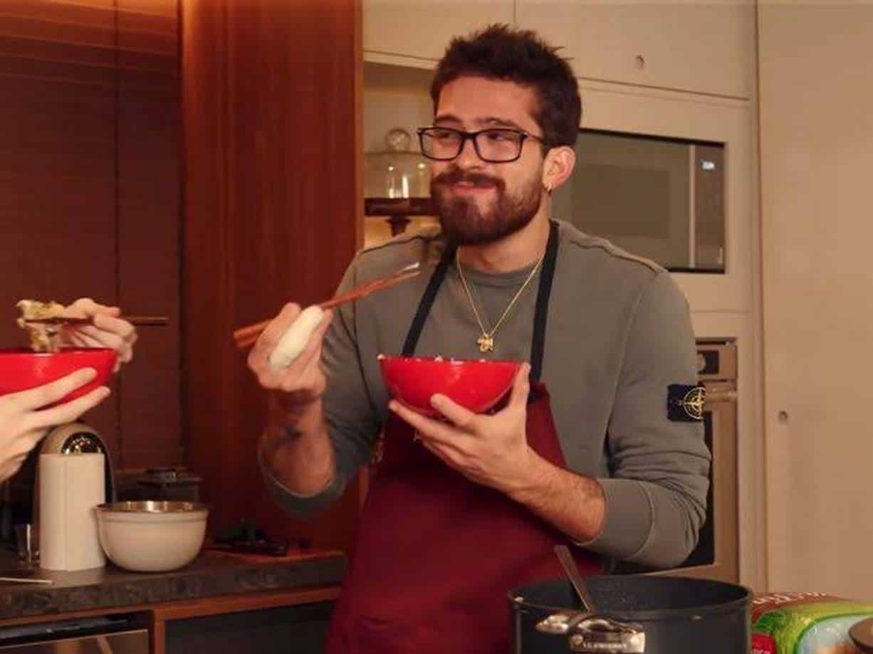 João Guilherme confunde pergunta com dúvida sobre ser gay e surpreende (Foto: YouTube)