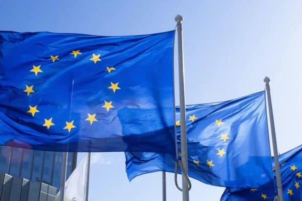 Zona do euro: desemprego se mantém em 6,4% em julho, superando previsão de 6,3%