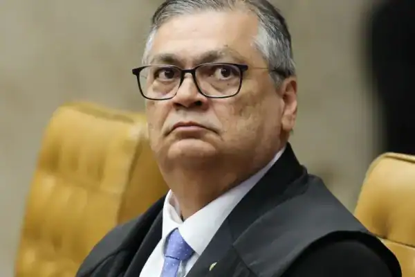 Flávio Dino diz em redes sociais que STF é maior que qualquer integrante