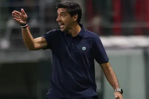 STJD suspende Abel Ferreira por duas partidas e mantém Arthur fora contra o Botafogo