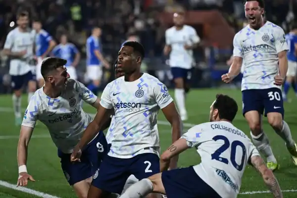 Inter de Milão busca virada e reage após dois gols sofridos contra o Napoli