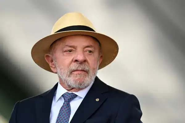 Lula defende soberania nacional e afirma que Brasil não será colônia de ninguém
