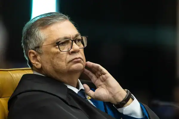 Dino critica proposta de encerrar inquérito das fake news para ‘receber aplausos’ sem citar Fachin