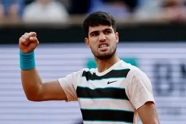 Alcaraz resiste à torcida de Tommy Paul e avança às quartas de final do US Open