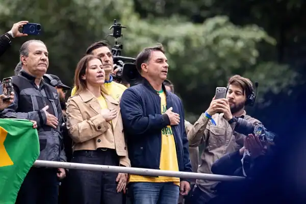 Monitor da USP estima 28,5 mil pessoas no ato de Flávio Bolsonaro na Avenida Paulista