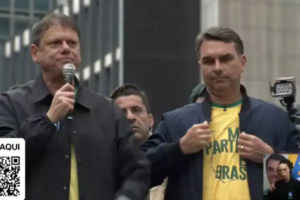 Tarcísio diz que ninguém está acima da Constituição e defende que STF se una para apurar