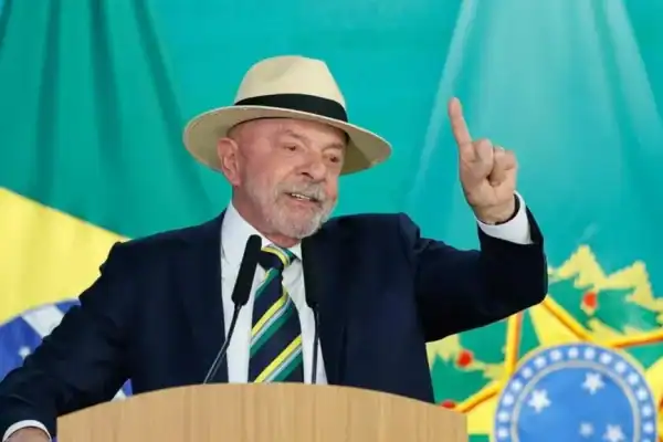 Lula faz visita às obras de modernização do VLT em Teresina, no Piauí