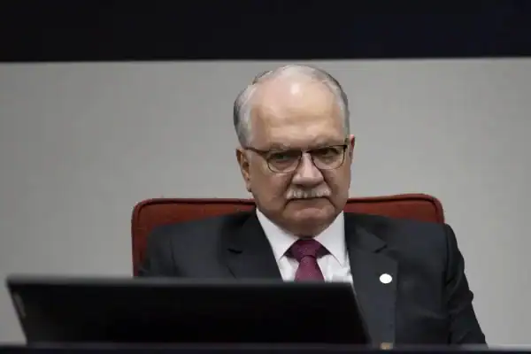 Fachin determina prazo de 24h para que PF informe sobre celular de Daniel Vorcaro