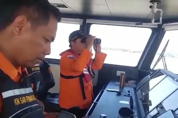 Navio naufraga no mar de Java com 243 pessoas a bordo e preocupa pelos desaparecidos
