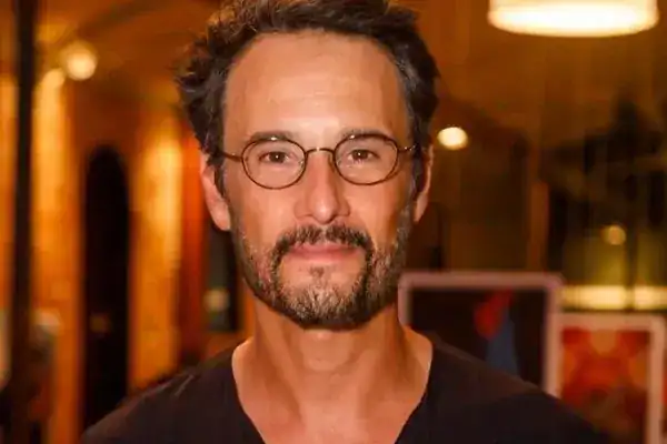 Influenciador aborda Rodrigo Santoro sem reconhecer sua identidade