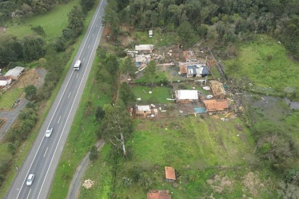 Defesa Civil de SC confirma tornado em Três Barras