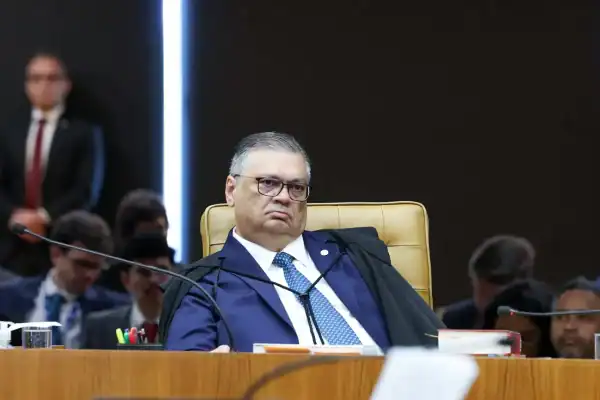 Intervenção de Dino em questão de ordem dura mais de 40 minutos