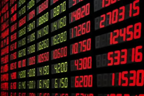 Ibovespa fecha em baixa com cenário eleitoral e decisão do Fed em destaque