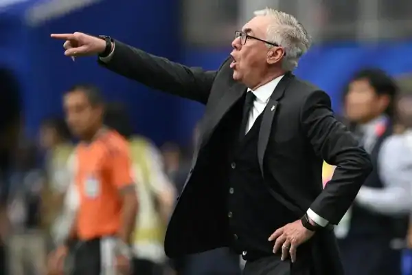 Ancelotti elogia ajuste no limite de estrangeiros e ressalta oportunidades ao talento brasileiro