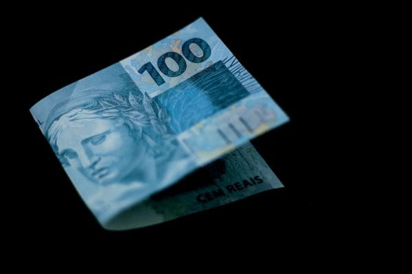 Brasileiros com mais de 50 anos estão deixando a poupança e mudando os investimentos