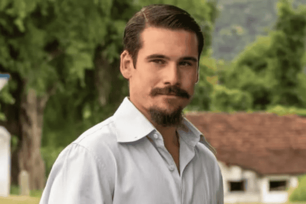 Nicolas Prattes explica recusa a nova novela e fala sobre a chegada do filho; veja vídeo