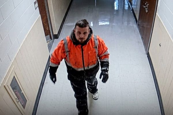 Homem invade escola durante nevasca e acaba salvando outras 24 pessoas nos Estados Unidos