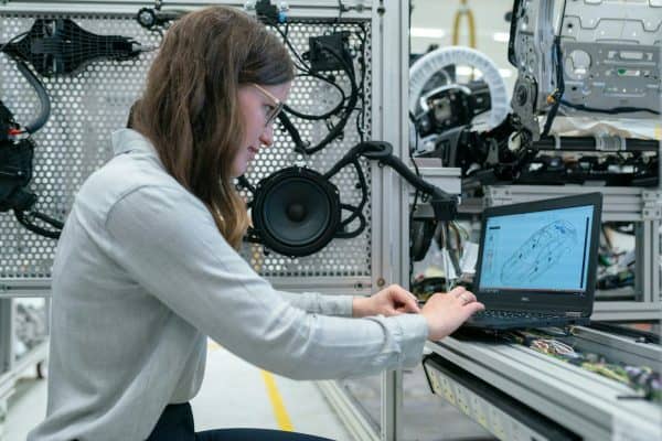 7 profissões que estão ganhando espaço com a inteligência artificial e podem abrir novas portas no mercado