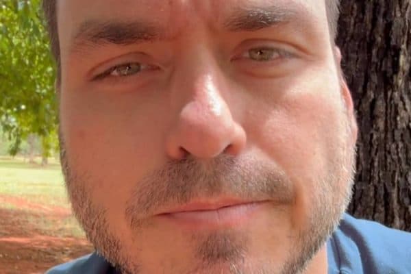 Carlos Bolsonaro revela conversa emocionante com o pai e faz confissão: “A gente falhou”