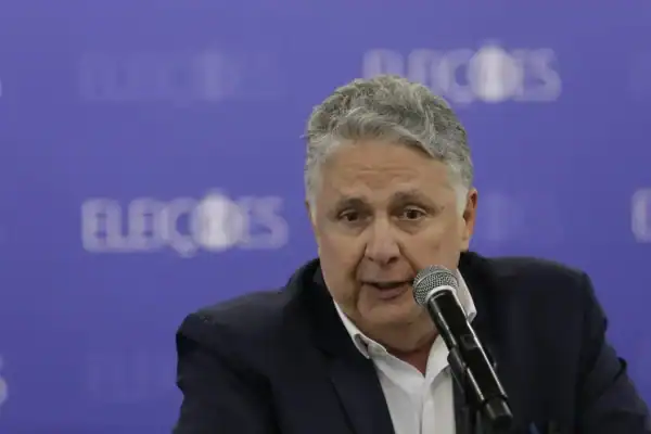 TSE decide anular votos em Garotinho na eleição ao governo do Rio