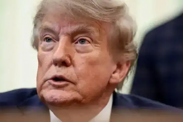 EUA: Trump pressiona senador Tom Cotton a apoiar horário de verão permanente
