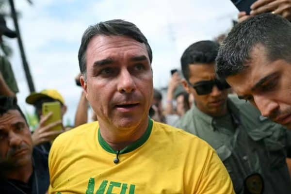 Flávio Bolsonaro promete crédito, seguro, infraestrutura e apoio à agricultura familiar