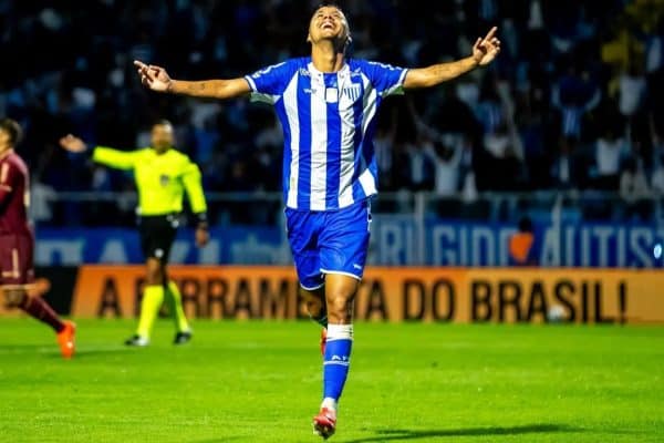 Avaí supera Londrina em confronto direto e mantém combate contra o Z-4 da Série B