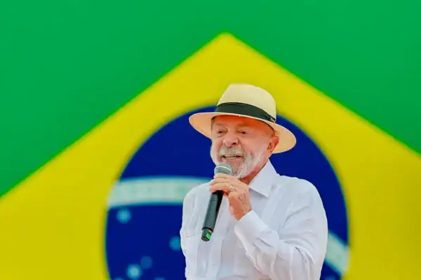 Lula afirma que mudança na coordenação de sua campanha é do partido, não dele