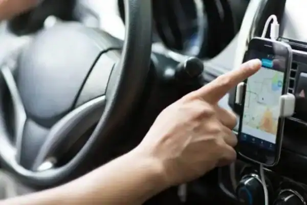 Corrida de R$ 350 se transforma em armadilha e motorista foge ao notar detalhe no passageiro
