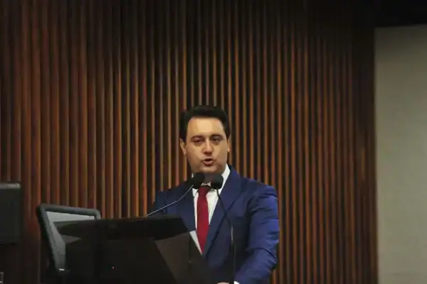 Ratinho Junior confirma apoio a Flávio Bolsonaro e afirma: ‘Vamos caminhar juntos’