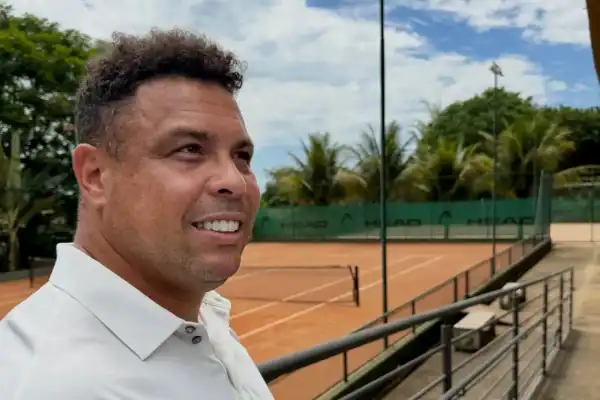 Ronaldo amplia investimentos e assume controle acionário da Head, marca de artigos esportivos de tênis