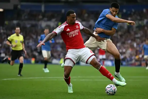 Arsenal sofre, mas conquista vitória sobre Leeds com gol de Bruno Guimarães