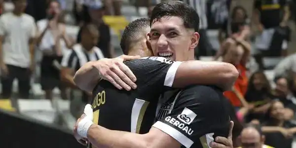 Santos sofre virada com bicicleta aos 51, perde invencibilidade e segue sem vencer o Atlético-MG