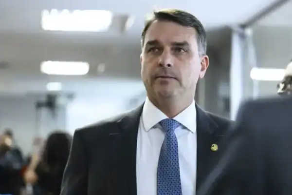 Flávio reafirma que manterá reajuste do salário mínimo e Bolsa Família se eleito