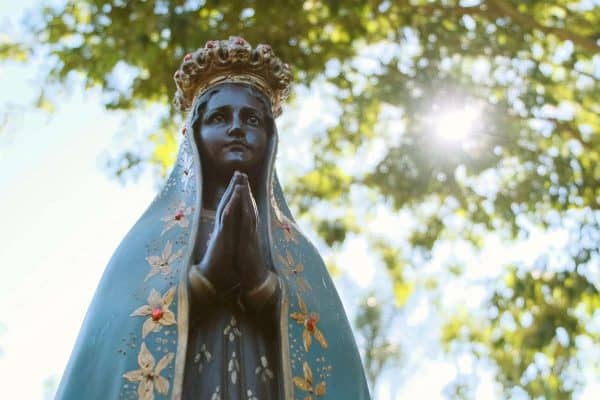 Por que Nossa Senhora Aparecida, envolvida em polêmica eleitoral, é padroeira do Brasil e feriado em 12 de outubro?