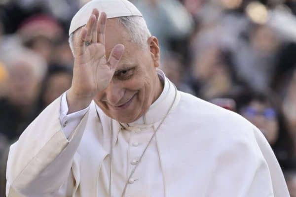 Especialista diz que as próximas 24 a 48 horas são críticas para o Papa Leão XIV