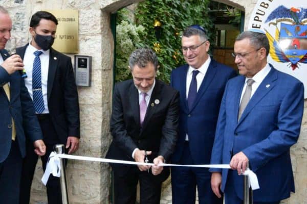 Colômbia inaugura embaixada em Jerusalém com governo conservador aliado de Donald Trump